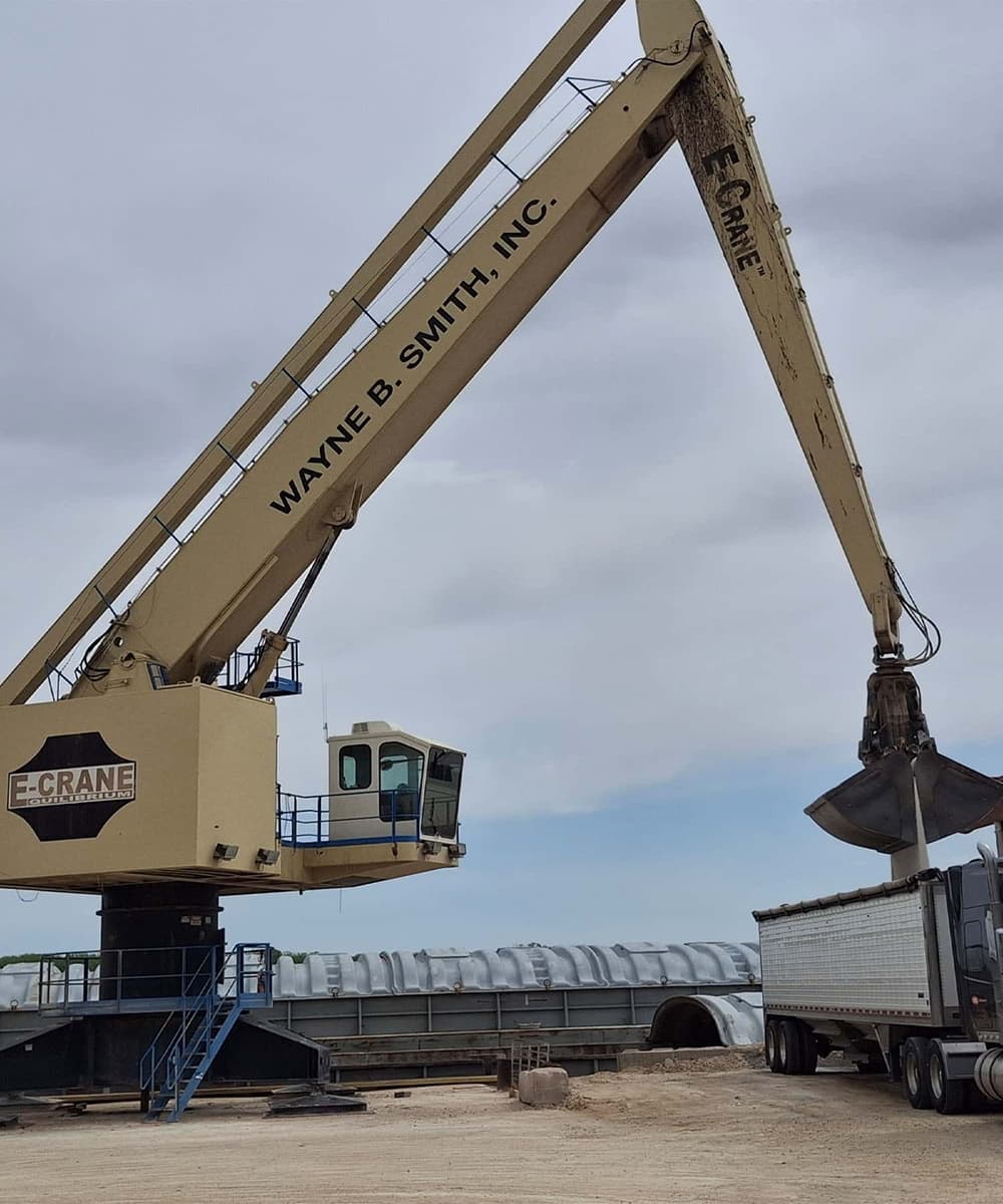 E-Crane filling truck